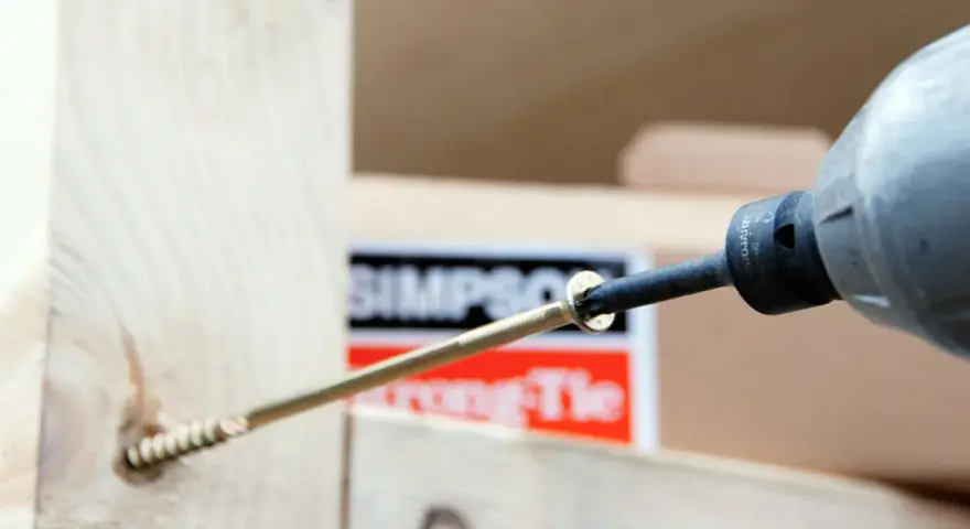 Dom szkieletowy: wkręty czy gwoździe? Wybierz najlepsze rozwiązanie
