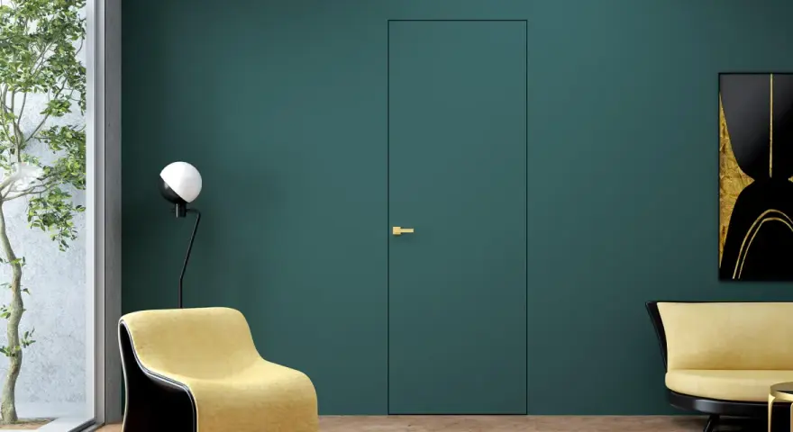 Nowoczesne drzwi wewnętrzne z ukrytymi zawiasami, idealnie wtapiające się w ścianę. Złota klamka dodaje elegancji.